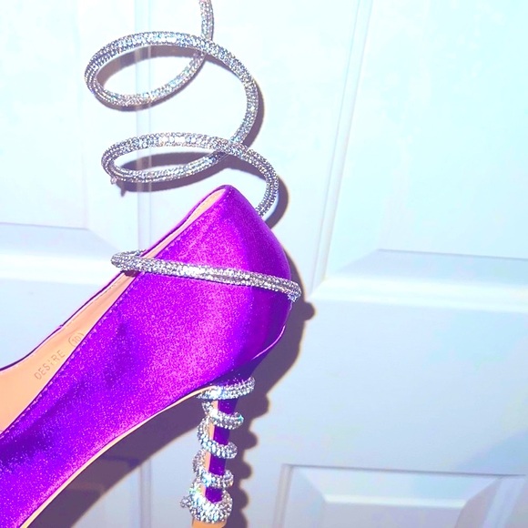 SALE✨ NEVER worn classy pumps - Picture 2 of 3